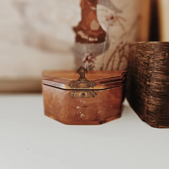 Vintage Wooden Trinket Box - Picture 4 of 8